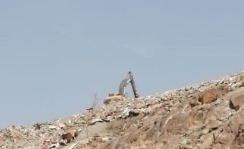 “هيئة تطوير مكة” تنفي شائعة “المنزل المسكون” الذي عجزت الآليات عن إزالته في النكاسة (فيديو)