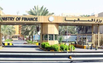 مصادر: “المالية” تتوعد بإيقاف رواتب 160 موظفا بالتعليم بعد رصد سجلات تجارية بأسمائهم