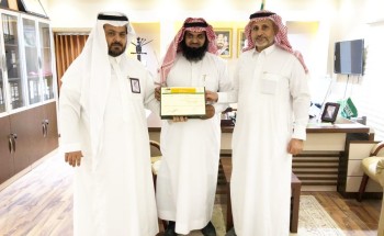 محافظ الداير يسلم أول رخصة للسياحة الريفية