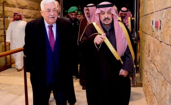 الرئيس الفلسطيني يزور حي الطريف التاريخي