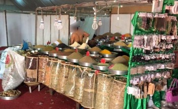 بعد تداول صورة لبائع شبه عارٍ.. بلدية المظيلف تغلق المحل وتعد بمعاقبة العامل