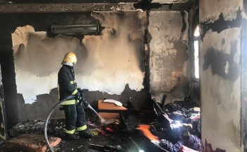 حـريق منزل بينبع يـصيب 5 مواطنين بالاختناق.. والدفاع المدني يشير لوجود شبهة جنائية (صور)