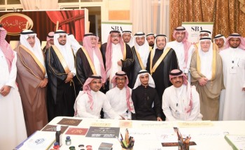 دحلان يدشن المعرض التشكيلي المصاحب لـ”قراءة النص”.. ويقتني 10 لوحات