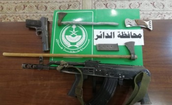 بعد عملية إطلاق نار.. القبض على مخالفين مسلحين أتخذوا من جبال الداير مخبأ لهم