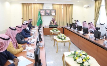 أمير الحدود الشمالية يرأس الاجتماع التنموي بمحافظة طريف