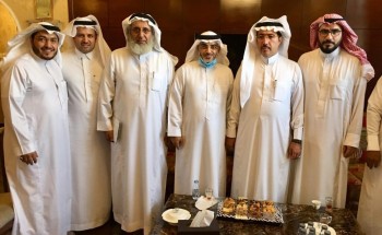 أمير عسير يطمئن على “المحجاني” بعد إجرائه عملية جراحية