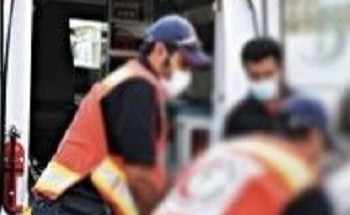 مسعف يتفاجأ بأمر صادم أثناء مباشرته لحادث مروع بالقريات