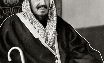 فيديو نادر .. الملك المؤسس يلقي كلمة قبل أكثر من 80 عاماً وبجانبه خادم الحرمين في طفولته