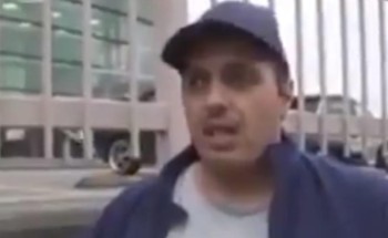 فيديو.. مواطن سعودي يروي كيف نجا من “مذبحة المسجدين” وساعد آخرين على النجاة بحياتهم