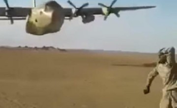 بالفيديو.. طيار سعودي يناور بمهارة عالية بطائرة عسكرية ضخمة على ارتفاع منخفض