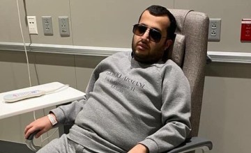 شاهد .. صورة جديدة لـ”تركي آل الشيخ” من المستشفى بأمريكا