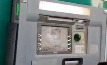 مصادر: المواطن الثلاثيني المتهم بتحطيم شاشات الصرافات الألي في الدرب معتل نفسياً