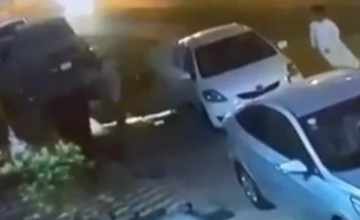 شاهد: لحظة مطاردة دورية أمن 3 شبان لمخالفتهم قرار منع التجول