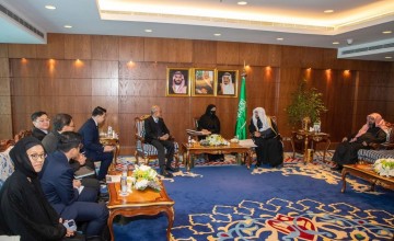 وزير الشؤون الإسلامية يستقبل وزير التنمية الاجتماعية المسؤول عن شؤون المسلمين في سنغافورة