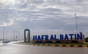 حصة البدنية تحولت إلى رحلة للبحث عن الفقع بعد ظهوره في فناء مدرسة الصداوي بحفر الباطن