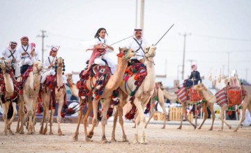 أصوات حداء الإبل والربابة والأشعار المنشدة تتناغم في مهرجان سفاري بقيق
