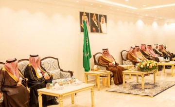 أمير منطقة تبوك يلتقي أهالي ومسؤولي محافظة ضباء