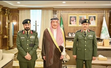 سمو أمير جازان يقلد مساعد مدير سجون المنطقة رتبته الجديدة