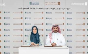انشاء أول ملعب تنس ترابي في الخليج