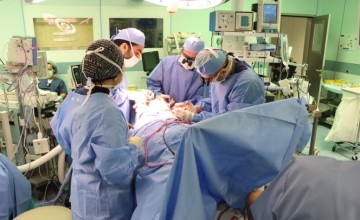 نجاح فصل التوأم السيامي المصري ” سلمى وسارة ” بعد عملية جراحية معقدة استغرقت 17 ساعة