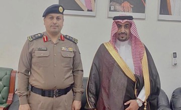 محافظ العديد يقلد ال معمر رتبته الجديدة عميدا