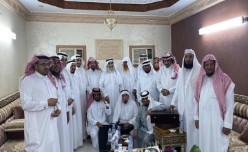 مشائخ وأعضاء فريق لمسة وفاء بمركز العالية يزورون شيخ قرية المحلة