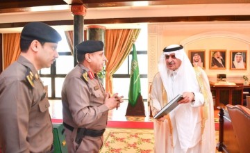 أمير تبوك يتسلم التقرير السنوي لمرور المنطقة