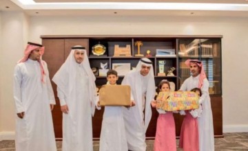 مدير تعليم القصيم يُكرم الطالب “محمد بن يامن الرشيدي” نظير موقفه الاخوي النبيل في رعاية شقيقته الصغيرة