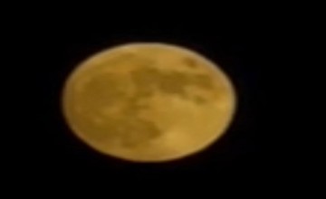 ظهور القمر العملاق: ظاهرة فلكية رائعة تحدث غداً في السماء