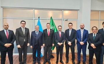 الدكتور عبدالله الربيعة يلتقي بعدد من المسؤولين في جمهورية هندوراس