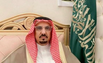 الشيخ “نشمي بن سعود بن سمرة” يهنئ العمدة “عبدالله بن دحيم بن هون الذيابي” بمناسبة تكريمه من قبيلة بني رشيد ونجاح الحفل بالمدينة