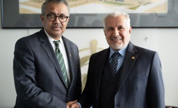على هامش أعمال منتدى اللاجئين .. الدكتور “الربيعة” يلتقي المدير العام لمنظمة الصحة العالمية