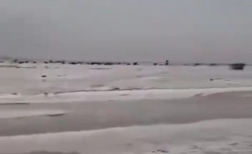 شاهد: عفيف تتحول إلى لوحة بيضاء في نهار رمضان بعد تساقط كميات كبيرة من البرد