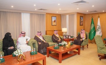 نيابةً عن أمير منطقة الجوف.. الأمير متعب بن مشعل يكرم الطالبة الريس لفوزها في مبادرة “منافس”