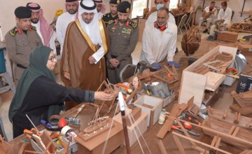 محافظ القطيف يزور بيت الحرفيين.. ويطّلع على البرامج التدريبية لهيئة التراث