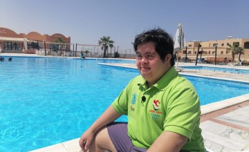 السباح السعودي فيصل القصيبي : مستعد لعبور المانش لرفع علم المملكة والصعود للعالمية