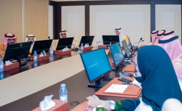 سمو الأمير سعود بن طلال بن بدر يطلع على الخطة التنفيذية لموسم صرام تمور الأحساء 2024م