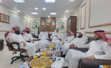 مدير عام فرع الرئاسة العامة للبحوث العلمية والإفتاء بالجوف يحتفي بزملائة بمناسبة ترقيتهم