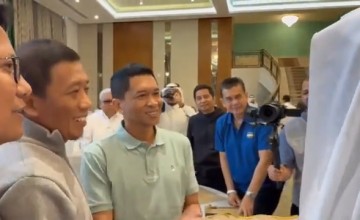 بفيضٍ من الشعر والمشاعر.. بالفيديو: حاج إندونيسي يعبّر عن فرحته بالحج وامتنانه لقيادة المملكة على رعايتها لضيوف الرحمن