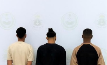 «شرطة الرياض» تقبض على 3 مواطنين سرقوا مركبة من سائقها تحت تهديد السلاح الأبيض