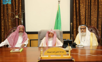 مفتي المملكة وأعضاء اللجنة الدائمة يباشرون عملهم بالطائف ويستقبلون المستفتين عبر عدة قنوات