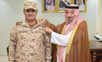 «أمير نجران» يقلّد اللواء عبدالله المطيري رتبته الجديدة بعد ترقيته بقرار سامٍ