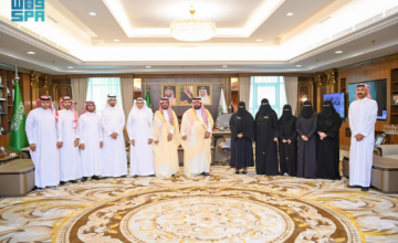 أمير جازان يستقبل المتميزين من منسوبي التعليم ويشيد بجهود المعلمين في يومهم العالمي