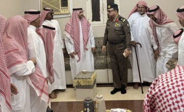 مدير شرطة منطقة جازان يقدم التعازي لشيخ قبيلة العكرة في وفاة شقيقته
