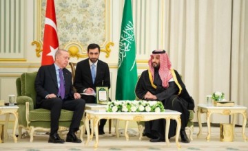 ولي العهد والرئيس التركي يبحثان تطورات الأحداث بالمنطقة والعالم