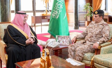 أمير تبوك يستقبل اللواء العنزي بمناسبة تكليفه قائداً للمنطقة الشمالية الغربية