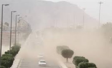 الأرصاد: رياح نشطة وأتربة مثارة تضرب عدة مناطق بالمملكة اليوم