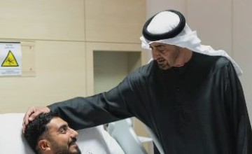 بعد الهجمات الإيرانية.. شاهد بالفيديو رئيس الإمارات يطمئن على المصابين في المستشفيات بنفسه