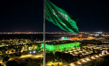 إمارة تبوك تتوشح بالأخضر وترفع راية التوحيد احتفاءً بـ يوم العلم السعودي