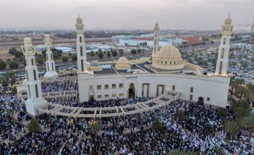 في قلب تبوك.. “جامع الوالدين” الوجهة الأبرز للمصلين في صلاة عيد الفطر المبارك